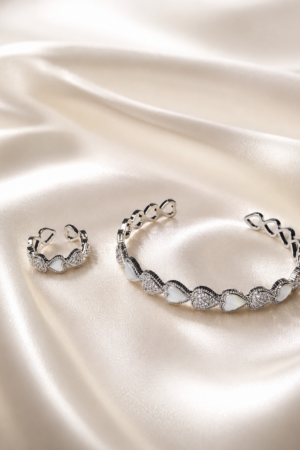 Zeiya Tone Triple-Row Bracelet – close-up